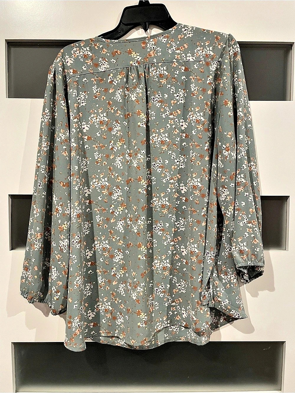 Monday Fun Floral Blouse in Green Size 2X Like New